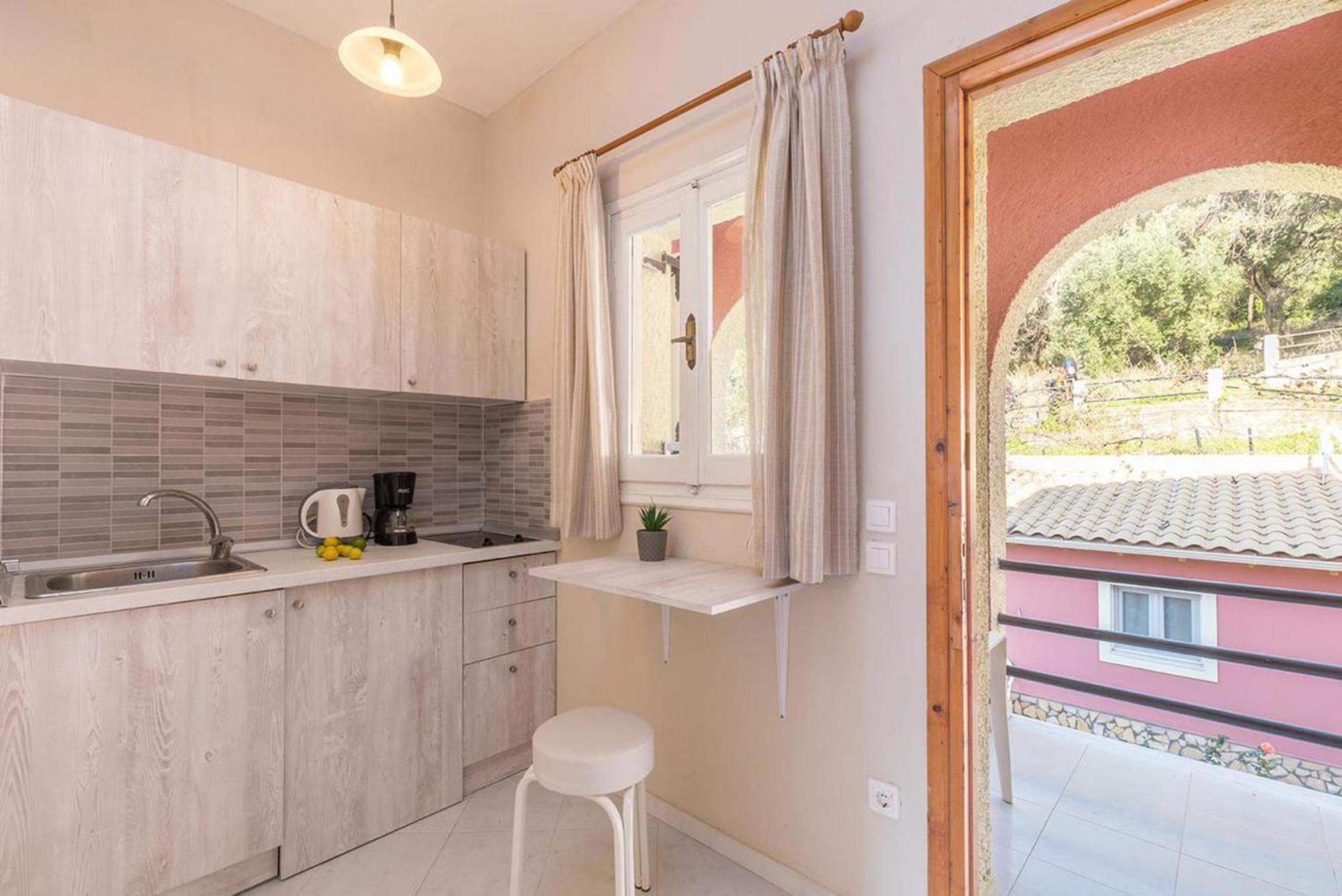 Apartment Escape, Swimming Pool - *