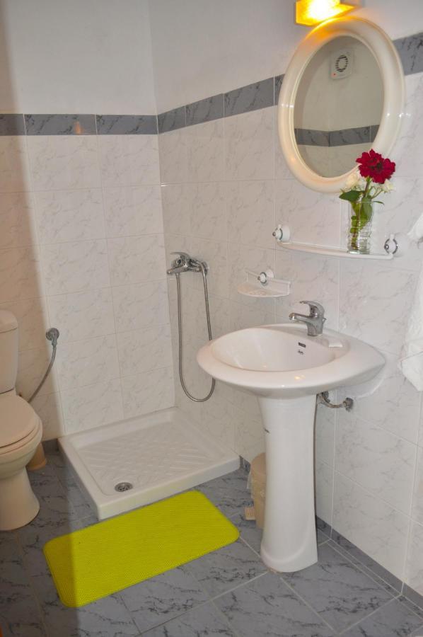 Apartment Escape, Swimming Pool -